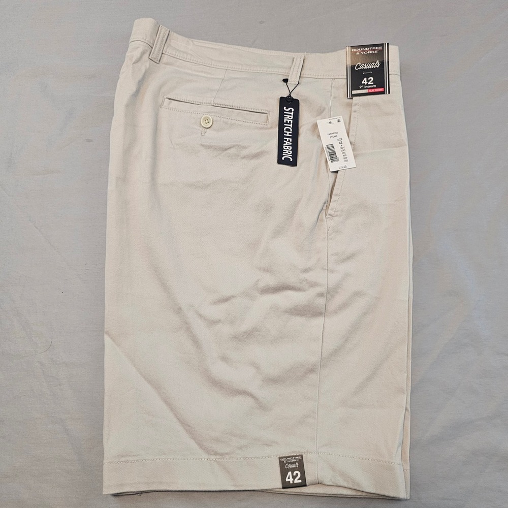 Roundtree & Yorke Size 42 Classic Fit Shorts Stone 9" inseam Flat Front NWT L895